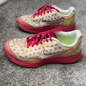 Nike polka dot youth sneakers